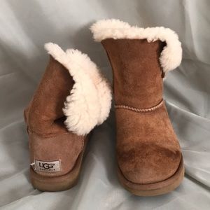 Chestnut Baily Button Uggs size 6